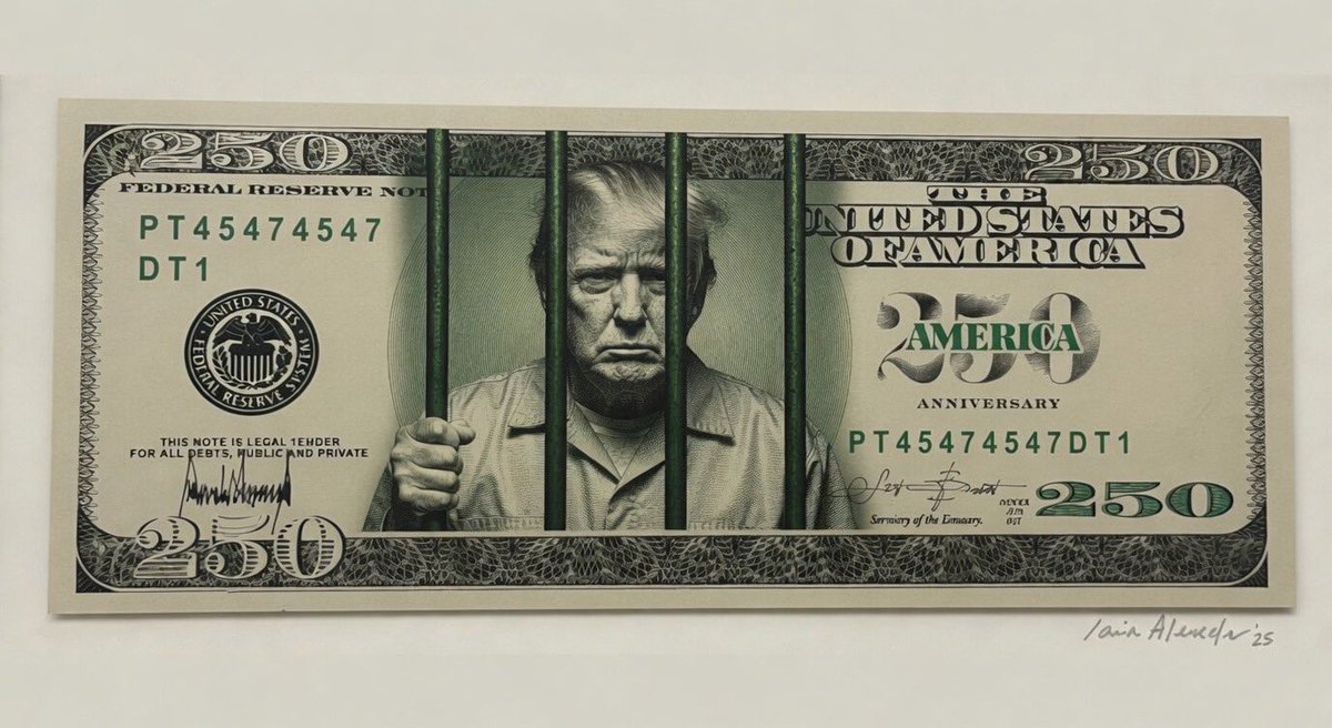 isaiahrmartin's tweet photo. They better be lucky I’m not President because I’d start printing those $250 bills like this https://t.co/5olsZMgIB4