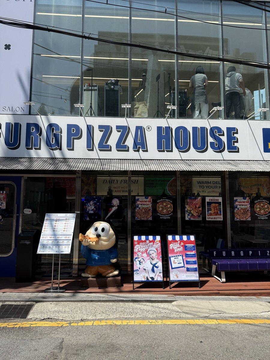 eunha_pizzatime's tweet photo. 🍕피자집 오픈했습니다!🍕

𐂐 퍼그피자하우스 강남점

#은하의_PizzaTime https://t.co/eT5xX0X8es