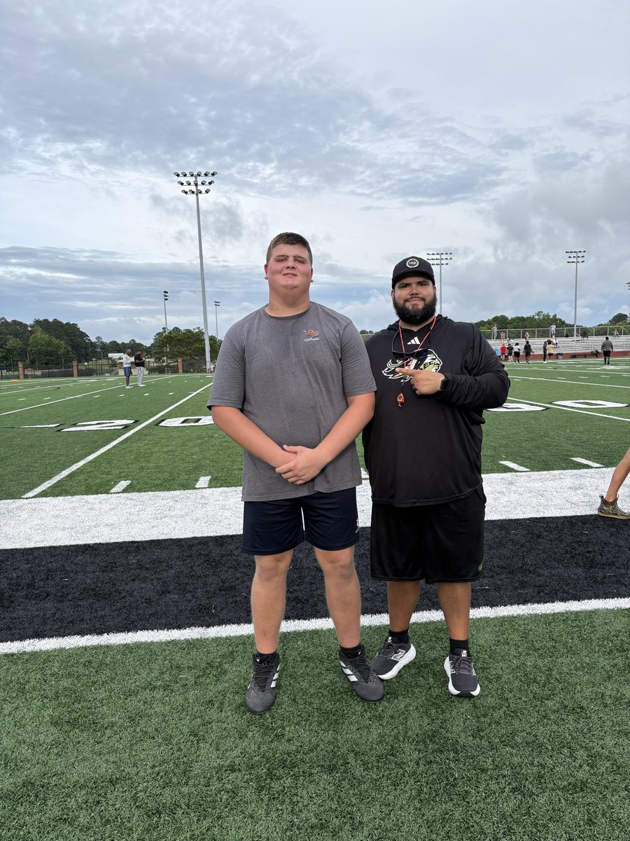 BrewerLarkin28's tweet photo. Thanks Coach Luther for the invitation to camp today. I enjoyed learning and putting in work at ECCC. I look forward to learning and working more next Wednesday. @Coach_Luther @legendsofath   @Coach_Webster2 https://t.co/iynOFtNGlD