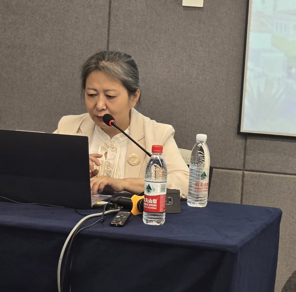 JoyceJ_keter's tweet photo. Prof. Yao Rong of the Shaanxi Administration Institute highlights China’s urban community development &amp; management model; a successful approach focused on improved service delivery, collaborative &amp; shared governance, stronger social cohesion &amp; deeper sense of community belonging https://t.co/Zdgr3Prm0p
