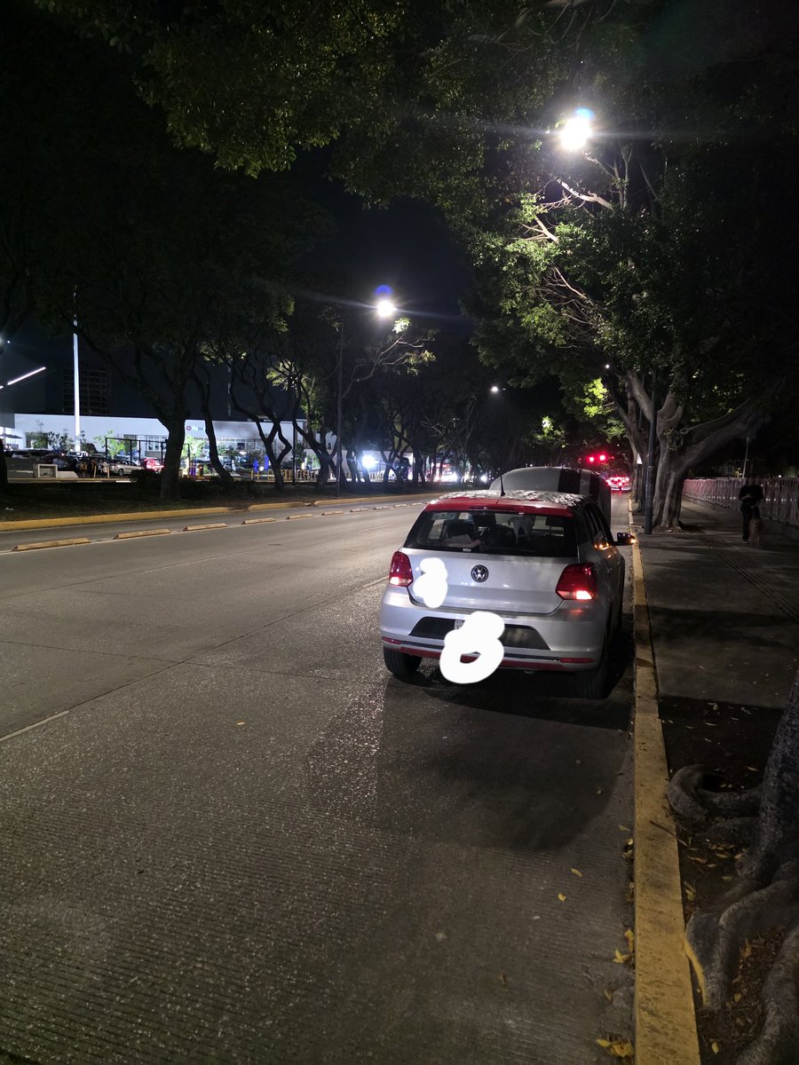 aantony_7's tweet photo. @MTGobPue me podrían apoyar? me quede varado sobre bulevard 5 de mayo enfrente de plaza dorada. https://t.co/Nq6j6NATV5