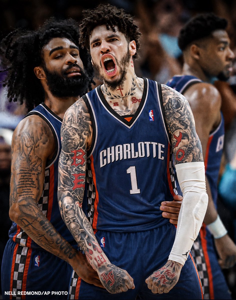 SnapshotKyle's tweet photo. Someone suggested that the Hornets should bring back these Bobcat “NASCAR” edition jerseys &amp; it’s kind of growing on me 😮‍💨 https://t.co/Y57P6k5KGN