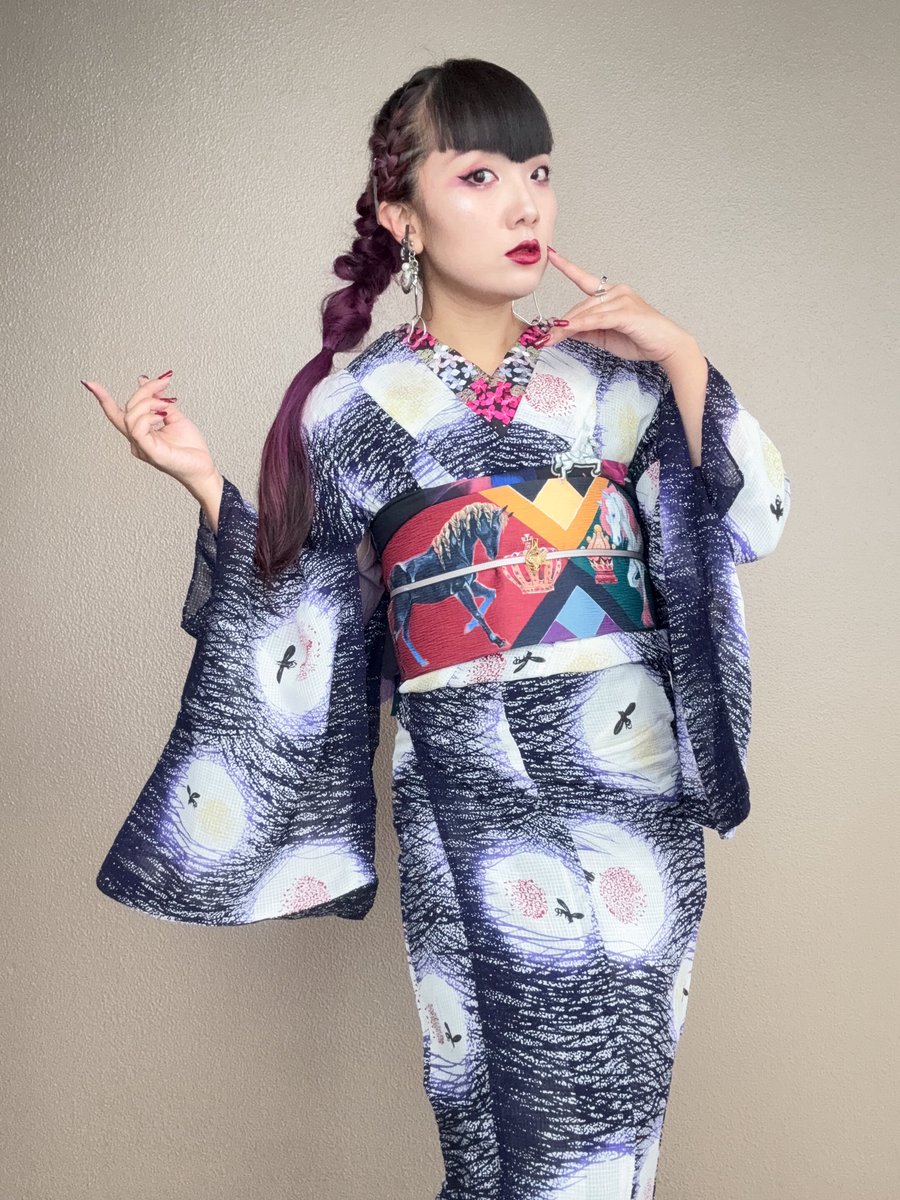 takako_abe__'s tweet photo. すげの合わない草履で2日間歩いたら足の裏だけ妙に疲れてしまったので今日はサンダル。せっかくなので足首を見せたいさんかくさん×しまむらのチャイナソックスで。草履直しに行かなきゃなー。
帯は @CHOKO122 さん🐎、帯留は @999nao999 さん🍶、イヤリングは @tsuu_accessory さん🦪です https://t.co/dw6u1YlIMF