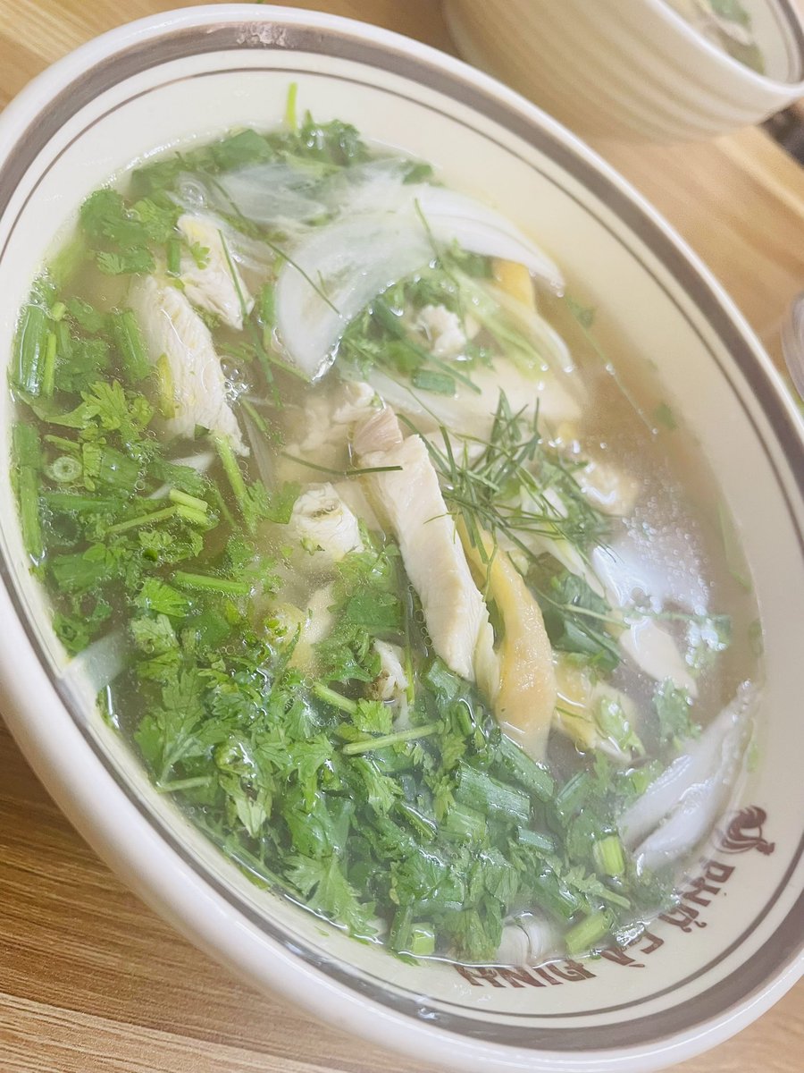arumibrew's tweet photo. ローカル飯も食べておこうということで、朝フォー。モモとムネのミックスで美味しかった😋 https://t.co/mTpOZWtYd3