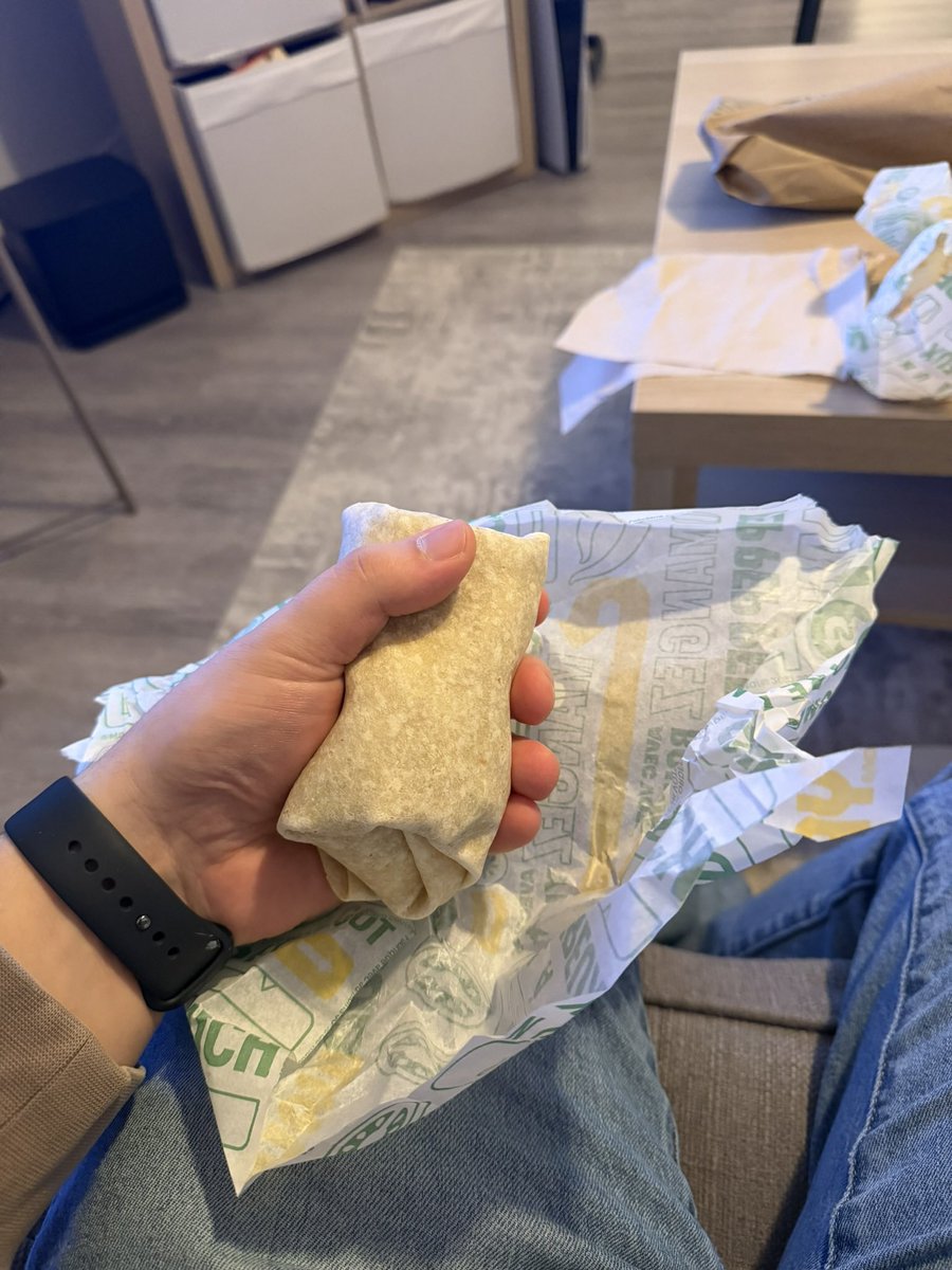 SensTopic's tweet photo. @SUBWAY are you kidding me??? I order a $20 wrap expecting a full wrap filled with steak, cheese, all the veggies I ordered on it and this is what I get???? Unbelievable. Do better. You guys have gone so downhill. Biggest waste of money. Make this right! https://t.co/3sXY83S1EI