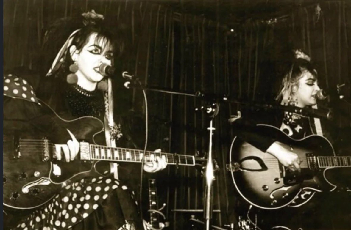 Myblackdiary93's tweet photo. Strawberry Switchblade https://t.co/3qDpSotZ84