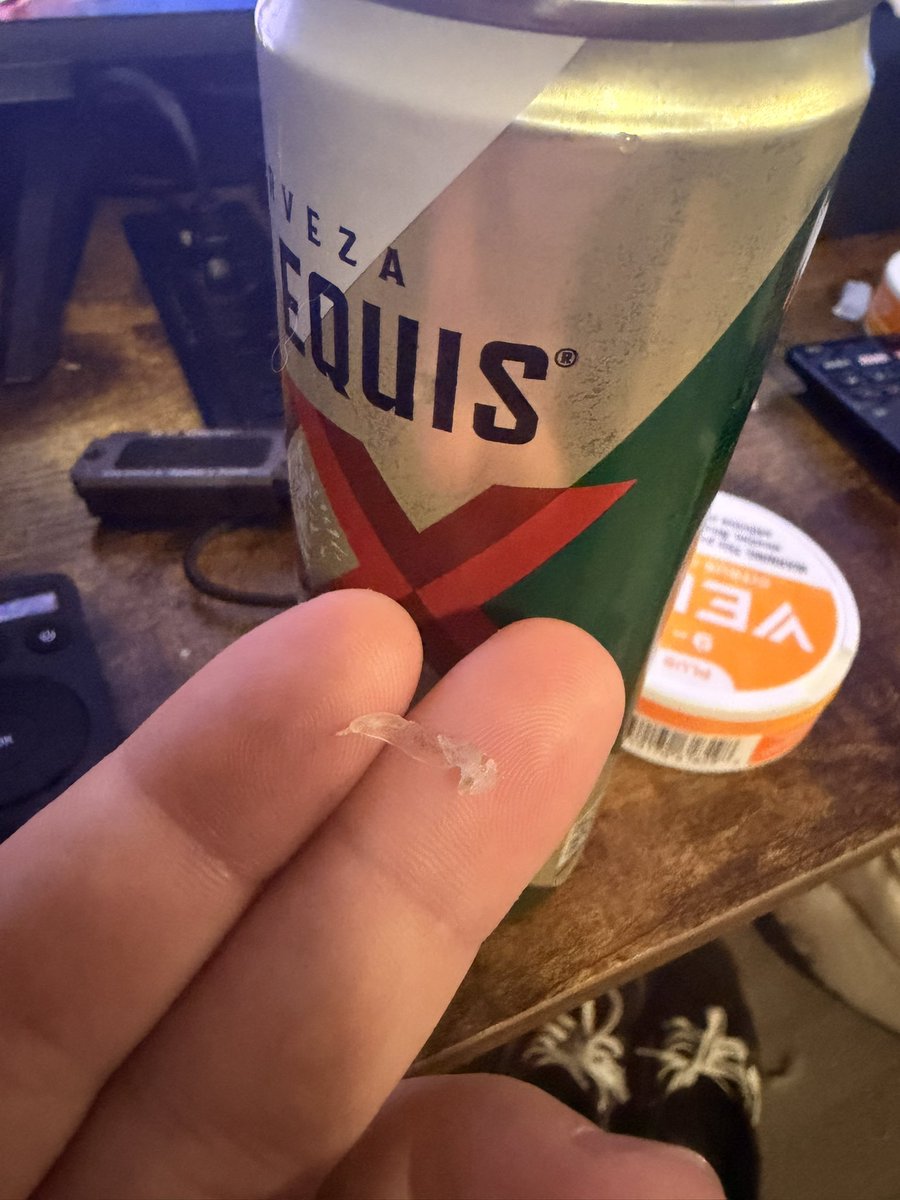 DuranamoPRO's tweet photo. @DosEquis this was in my beer. It feels like a type of adhesive or sealer. What the hell dudes?? https://t.co/5prJ4GDBzs