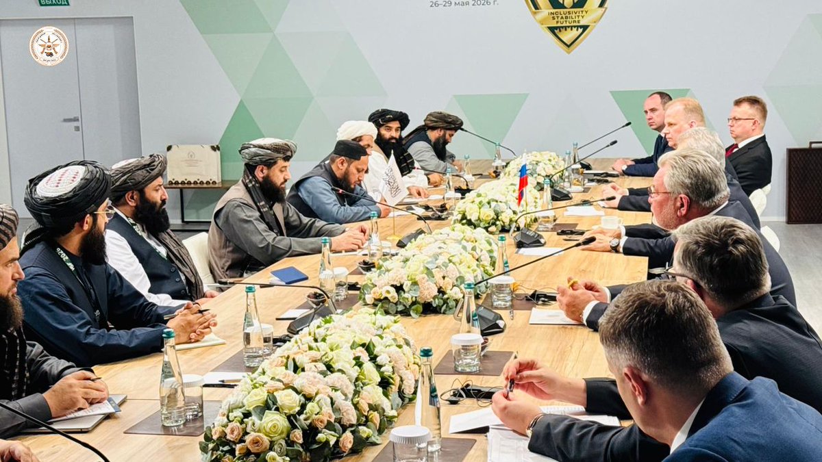 219farqa's tweet photo. محترم وزیر دفاع و هیئت همراه‌اش با سکرتر شورای امنیت کشور روسیه، سرگئی شویگو دیدار کرد

محترم مولوی محمدیعقوب «مجاهد»، وزیر دفاع امارت اسلامی، در حاشیهٔ کنفرانس بین‌المللی امنیتی مسکو با سرگئی شویگو، سکرتر شورای امنیت روسیه دیدار نمود.

در این دیدار، پیرامون همکاری‌های دوجانبه https://t.co/AuYNh2Y7p9