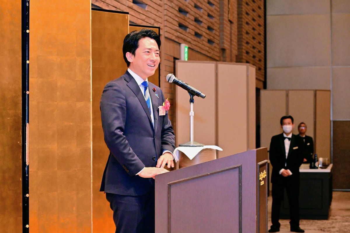 shinjirokoiz's tweet photo. 日本防衛装備工業会の総会後のパーティに赤澤経産大臣@ryosei_akazawa と一緒に出席しました。赤澤大臣ともしっかり連携して、日本に不可欠な防衛産業とそこで働く皆さんを守り、後押ししてまいります。 https://t.co/pd6CxIVc73