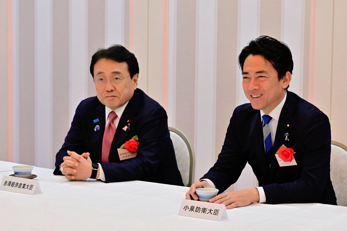 shinjirokoiz's tweet photo. 日本防衛装備工業会の総会後のパーティに赤澤経産大臣@ryosei_akazawa と一緒に出席しました。赤澤大臣ともしっかり連携して、日本に不可欠な防衛産業とそこで働く皆さんを守り、後押ししてまいります。 https://t.co/pd6CxIVc73