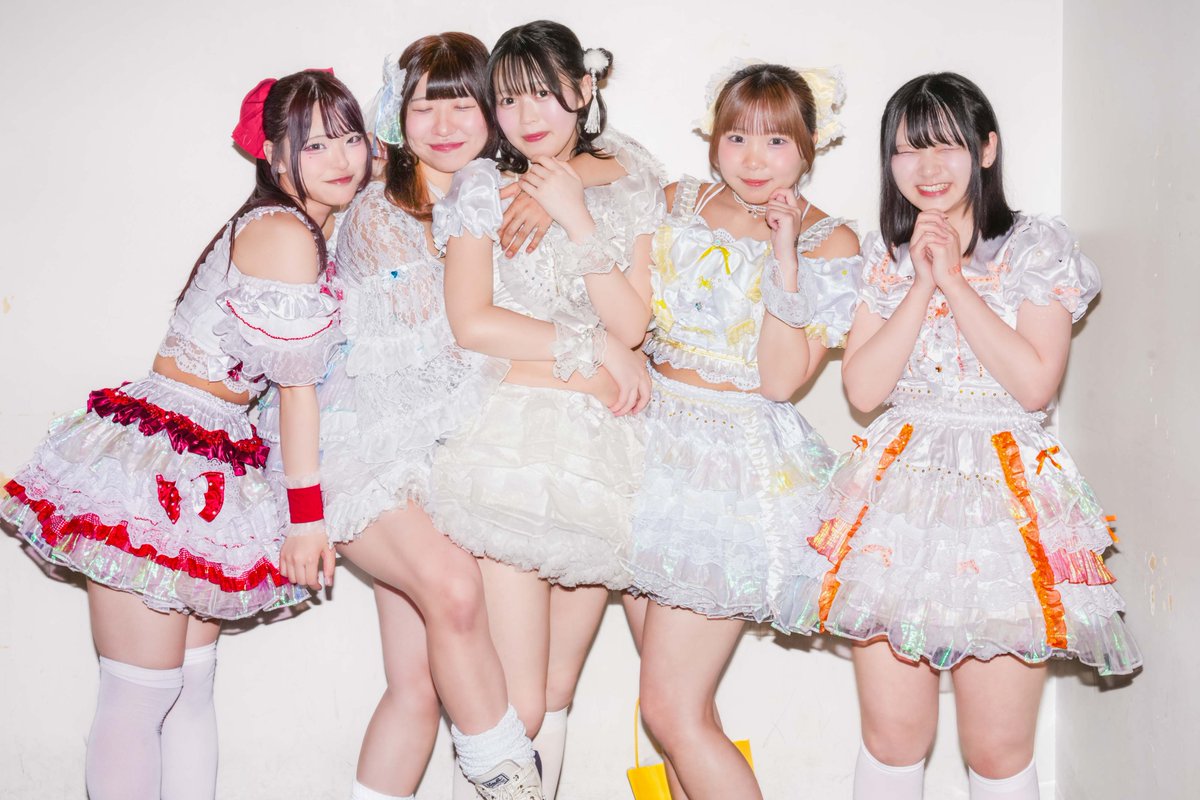 monlightning's tweet photo. #ねおびび 

2026.5.28
渋谷
アー写と同じ感じって言ったんだけどw

#NeoBiBit （@NeoBiBit ）
#集合写メ https://t.co/mFgQTyqVkH