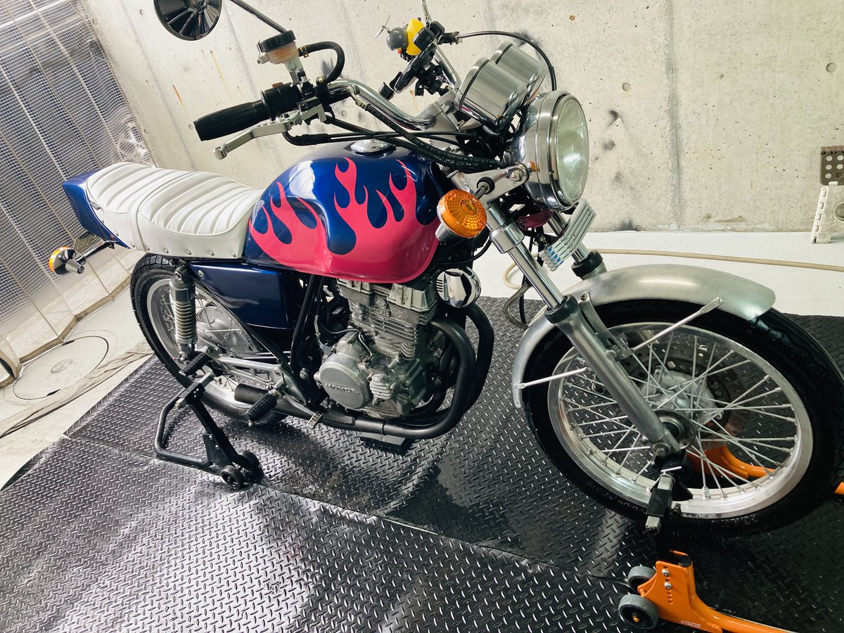 OldSalt0106's tweet photo. #バイク洗車Shine
横浜市戸塚区南舞岡1-10-62
HONDA GB250
マイスターコ-トをさせて頂きました。
新規のお客様お越し頂きありがとう　
御座います。
#手洗洗車
#泡洗車
#綺麗なバイク
#大型バイク
#ばいくが好きな人と繋がりたい 
#ばいくのある風景 
#ばいくのある生活 https://t.co/zqesYvmEck