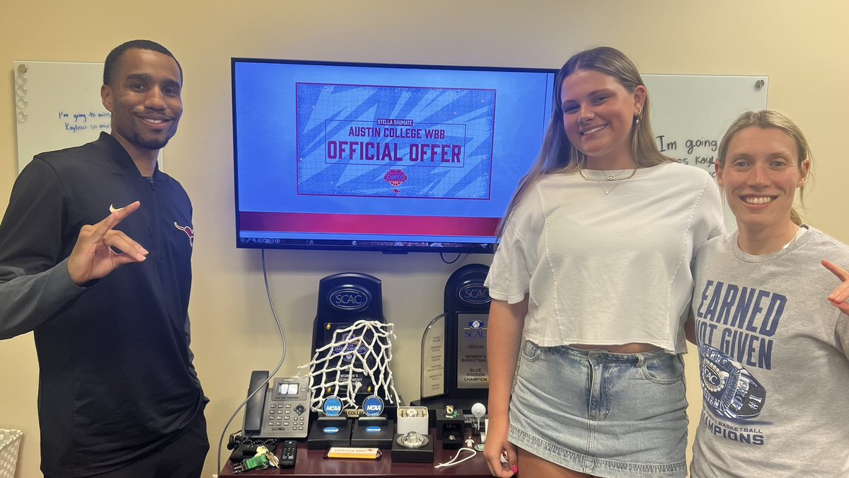 stellashu17's tweet photo. After an amazing visit with @4cicci4 and @j_still20 , I am so excited and blessed to announce I have received an offer from @roos_hoops !! Thank you so much to Coach Hunt and Coach Jon for believing in me! @MissouriPhenom https://t.co/TbcJEbMKXM