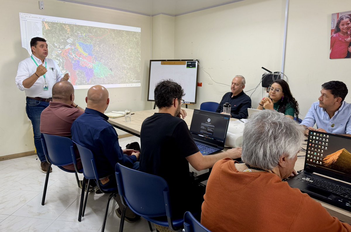 ESPAMarinilla's tweet photo. Nos encontramos con integrantes del Concejo Municipal, líderes comunitarios y personal técnico para compartir los avances del Plan Maestro de Acueducto y Alcantarillado, una hoja de ruta que proyecta a Marinilla hacia los próximos 30 años. https://t.co/JhrBInJo5t
