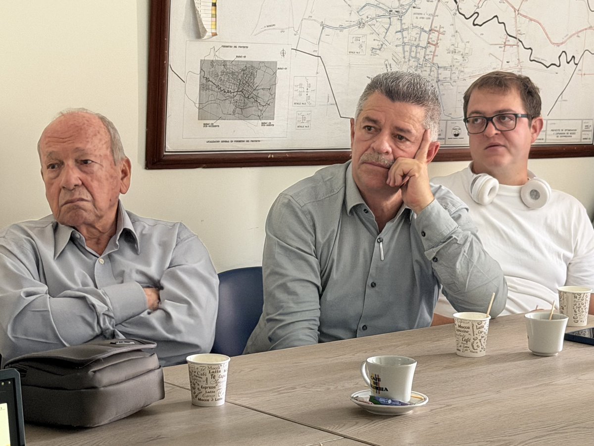 ESPAMarinilla's tweet photo. ¡Seguimos generando espacios de diálogo y participación para construir juntos el futuro de nuestro municipio! 💙💚 https://t.co/AectopNucn