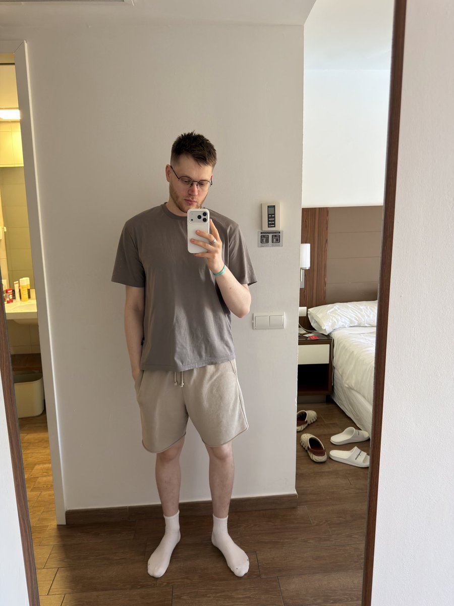 ddmytro_'s tweet photo. People like me never change https://t.co/TJ9svZx46z