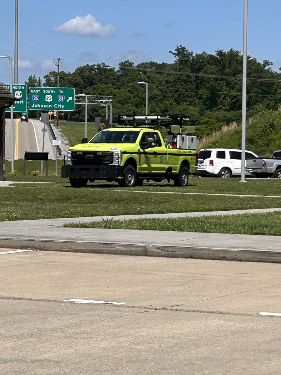 THPFallBranch's tweet photo. The Rural Service Patrol is ACTIVE! @myTDOT ’s new service for the rural portions of Tennessee interstates has begun. Need assistance while on the I-Road? Dial 511, *THP (*847), or 911 in an emergency, to have assistance sent your way. For more info visit https://t.co/8XH6qogyJt https://t.co/1d5F9ud7Sz