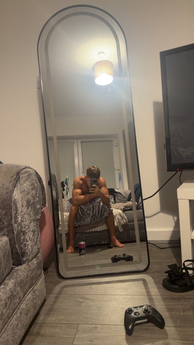 MasterKeaa's tweet photo. I’ll just sit back and relax and you just fund my life👀💸 #findom https://t.co/KJN26VCbbY
