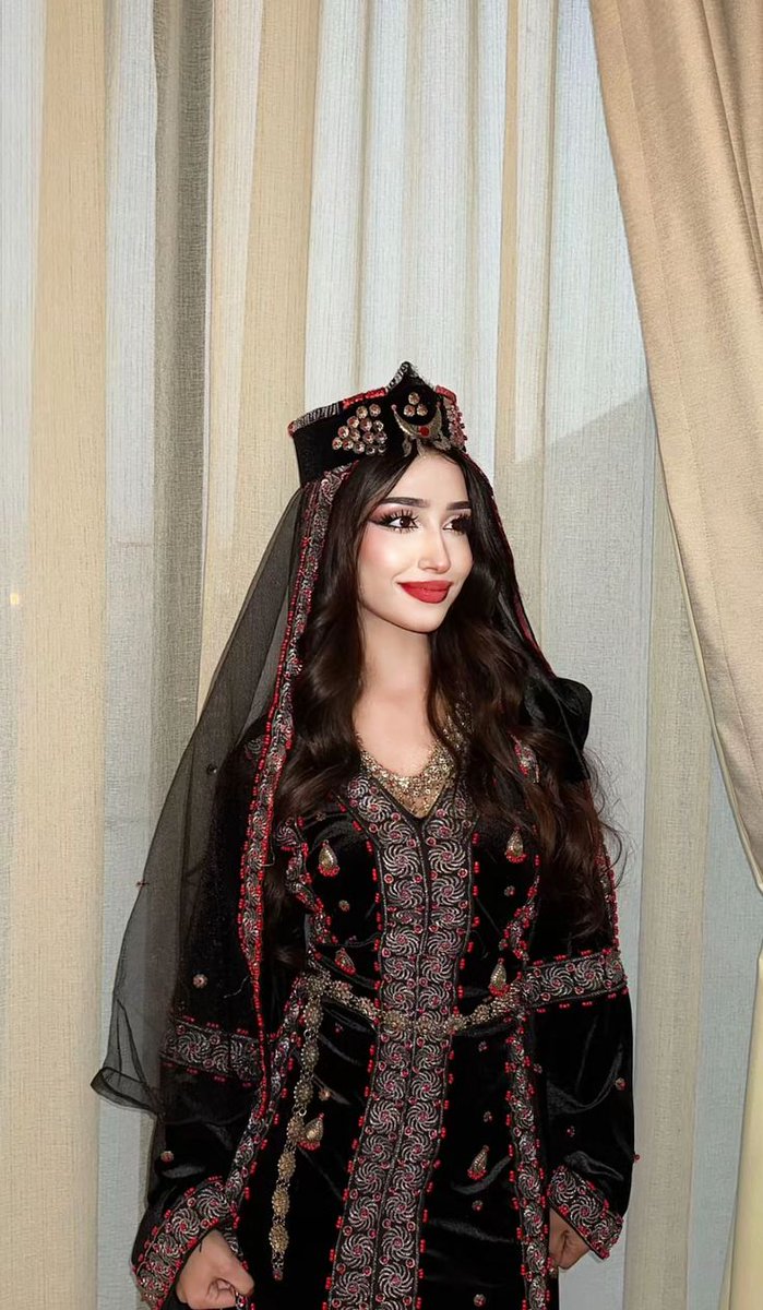 ArchVisionW's tweet photo. Yemeni Woman 🇾🇪 https://t.co/umKO6EcvtG