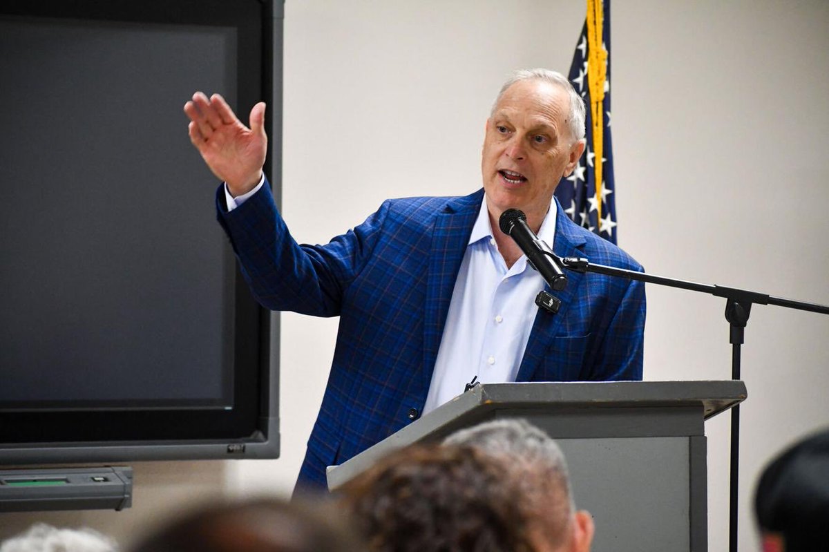 andybiggs4az's tweet photo. “Biggs said his campaign’s central theme is restoring the American Dream in Arizona.
‘That means we do things like making housing more affordable, so that people can afford to live the American Dream,’ he said.”
📸 Carmen Arvizo/@yumasun https://t.co/KpLSrVjAZ3