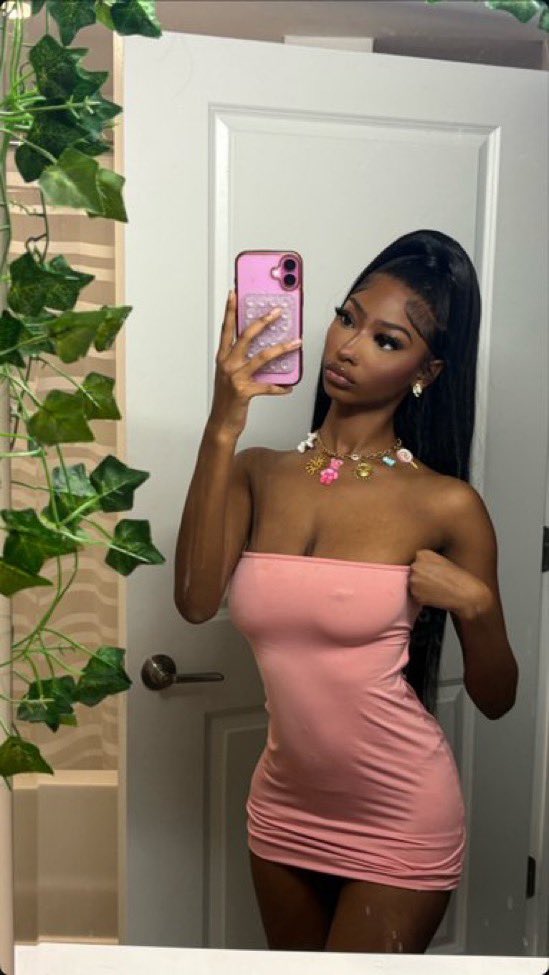 NATERERUN's tweet photo. Trinity you are the winner of love island USA season 8, like this girl is GORGEOUS 😍 https://t.co/ccDVLwVUsN