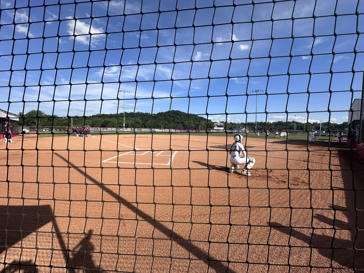 CollierSZLive's tweet photo. Good evening from East Carter for thr 16th Region Softball Championship between Ashland &amp; Rowan. Kudos to @ECCoachC &amp; his staff for the amazing work on the surface. It’s pristine!!! https://t.co/oL58vYNgN0