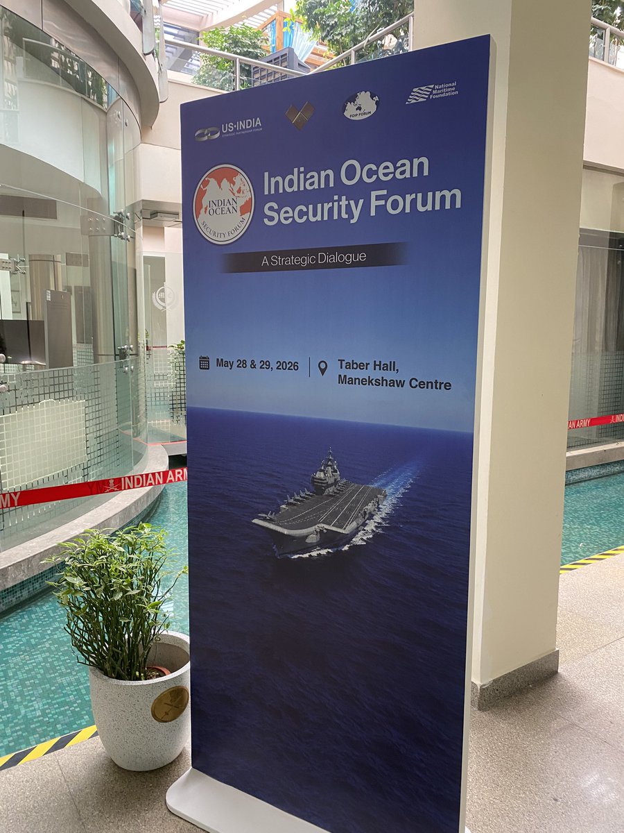 Emdupuy's tweet photo. En Inde 🇮🇳 pour intervenir au premier Indian Security Forum organisé à Delhi par le @USISPForum consacré à l’espace stratégique de l’océan Indien, et ce, à l’aune de la récente réunion du #Quad 🇺🇸 🇮🇳 🇦🇺 🇯🇵 et alors que la France va présider la #commissionoceanindien https://t.co/jqwK05snYK