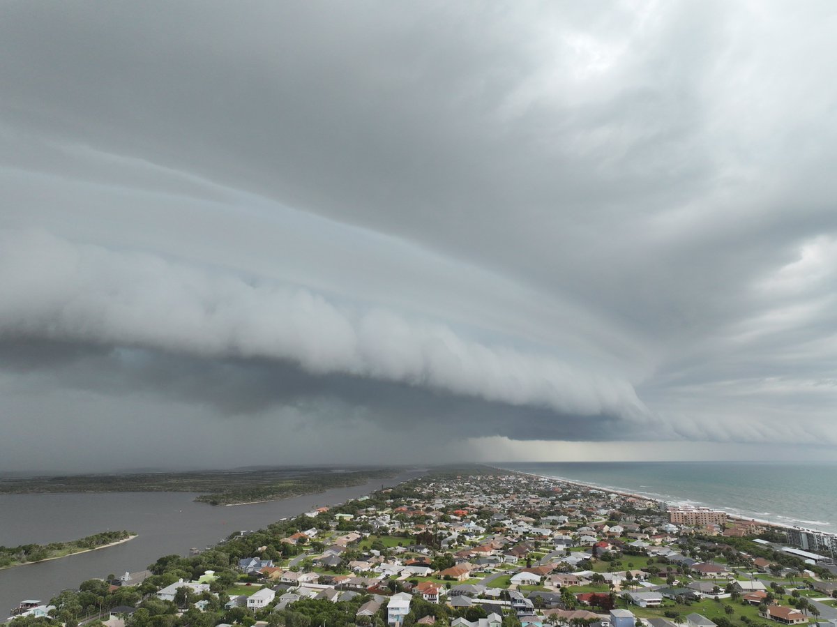 GregDieselPhoto's tweet photo. Shelfie time. Looking towards Flagler Beach, FL @FLStormChasers_ @BrooksWeather @NbergWX #storm #wx #shelfcloud https://t.co/EamY2VWp0Y