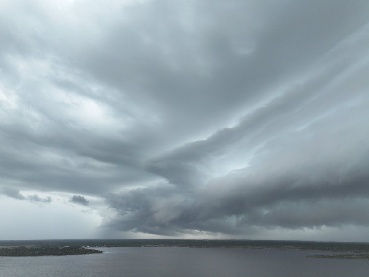 GregDieselPhoto's tweet photo. Shelfie time. Looking towards Flagler Beach, FL @FLStormChasers_ @BrooksWeather @NbergWX #storm #wx #shelfcloud https://t.co/EamY2VWp0Y