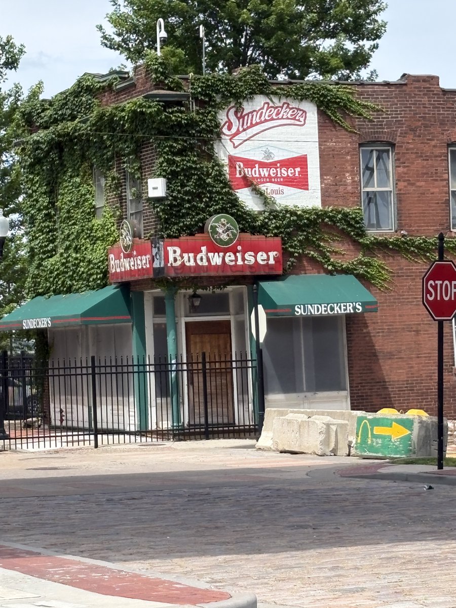 martinkilcoyne2's tweet photo. Just a moment in time.  
“Meet me at Sundecker’s” https://t.co/w7hJhD9k17