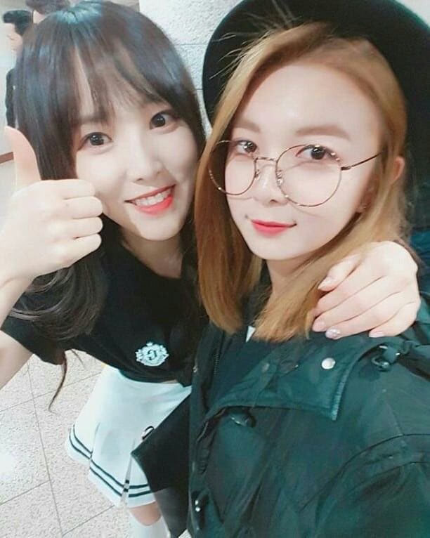 DREAMSC0METRUST's tweet photo. [ ⓘ a place for girl group fandom solidarity
[ 22 | somnia, buddy, ujung gg multi fan! +
[ • music, stages, pics &amp; nostalgia blog
[ • I like other gens, k-rock &amp; k-pop history
[ dni | solo stans, akgaes, toxic shippers ⚠️ https://t.co/fMmdoJ1P0n