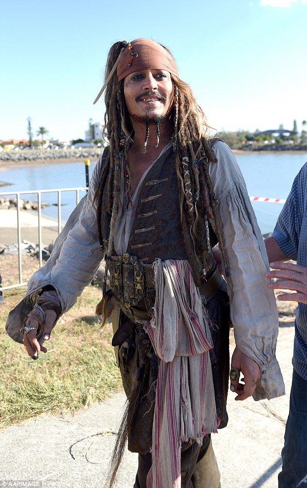 JDepp94941's tweet photo. #DeppFans
Captain Jack Sparrow, but make it candid 🏴☠️
If he offered you a spot on the Black Pearl, would you say yes?
Comment below 👇 Follow for more rare shots https://t.co/6syEy93MWO
