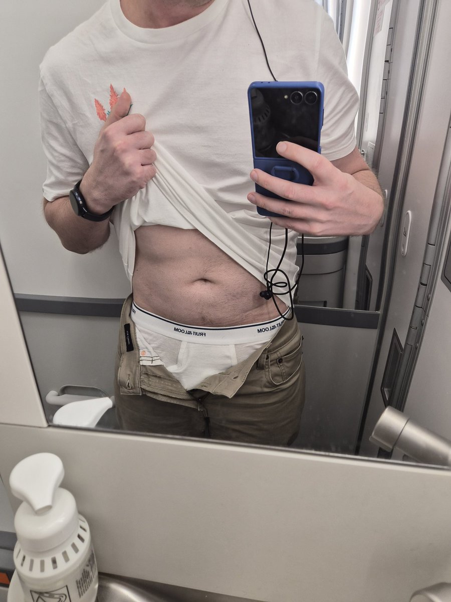 bbrief4's tweet photo. Airplane bathroom pic https://t.co/BOpET0GX2T