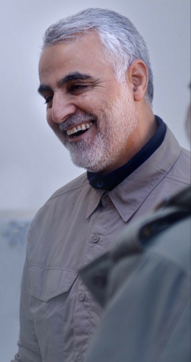 abrahim_rezaei's tweet photo. «چقدر سخت است
هر شب با خاطره‌ی کسی بخوابی
که دیگر حتی سهمِ فرداهایت نیست…» 💔

#حاج_قاسم https://t.co/JaigV4pexr