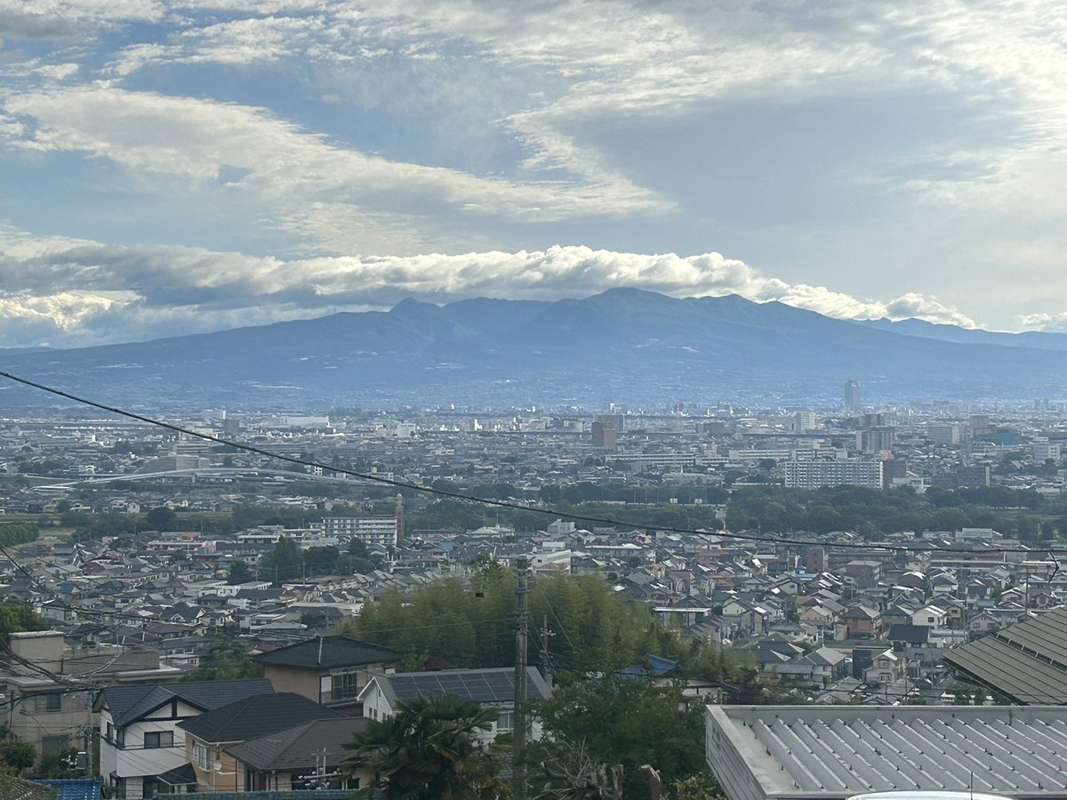 hs_akagi's tweet photo. 【5/29 6:20】久しぶり。赤城山、はっきり見えます。#赤城山 https://t.co/aFyhF1AXfh
