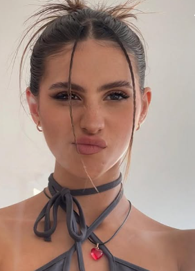 Kay_femboy's tweet photo. Si elle le voulait elle serait la reine de ce monde https://t.co/BT4qcQFHS5