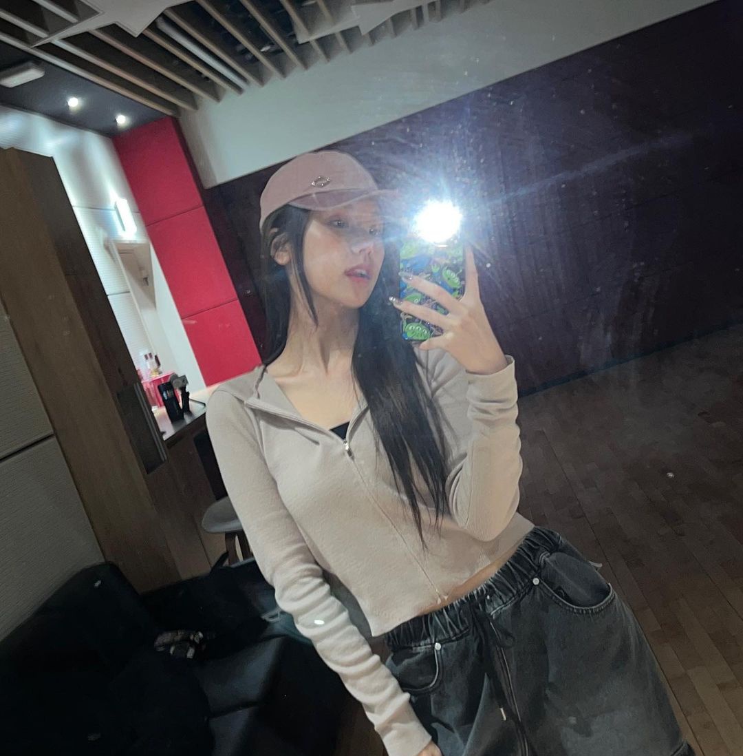 sunzytw's tweet photo. 𝙴n camino al #ৎ୭·o𝒇·𝔚𔘓m𝕒n𓈒࣪𖥔𝚍e𝚋u𝐭 con mi ropita más cómoda pues quiero bailar #𓊈𝒍o𝕤𝐭でթroo𝑓𓊉𓈒࣪ꪆ𝚖թ𝟹 y disfrutar el #𝕝eg𝕒c𝐲𓋜ː𝙷𝙾𝚆ᰍ lo que resta de este gran día. 𓏲 ๋࣭ ࣪🏹 ¡𝙼uchas 𝑓elicidades, bonitas!

ㅤ𝔄𝕟g𝕖𝐥𝕚𝐜 ༊࿔ e𝒍𝕚na https://t.co/xe8NvYtCeW