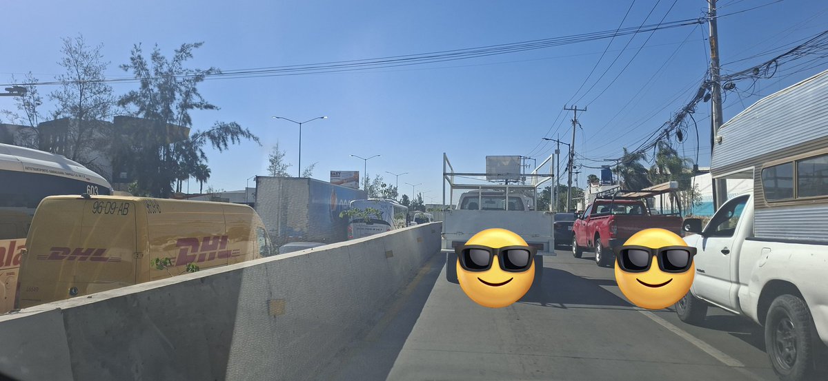 LR_03's tweet photo. Este tráfical se lo aventaran los qué vengan al mundial o si estará fluido

Ingreso a la CD x carretera a chapala rumbo a peri 

@Trafico_ZMG

@zona3noticias @Ramiro_Escoto
@GobiernoJalisco https://t.co/yxLzisiAvX