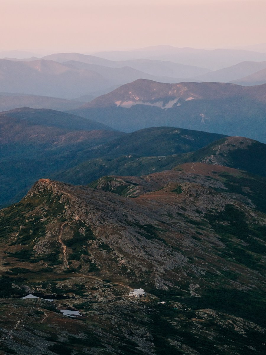 whitemts's tweet photo. Pause on your evening scroll and breathe in this moment of mountain serenity...

📸 coreyoutdoors

#whitemountains #visitnh #getoutside #AMChut #whataview https://t.co/WMI8lrdpWA