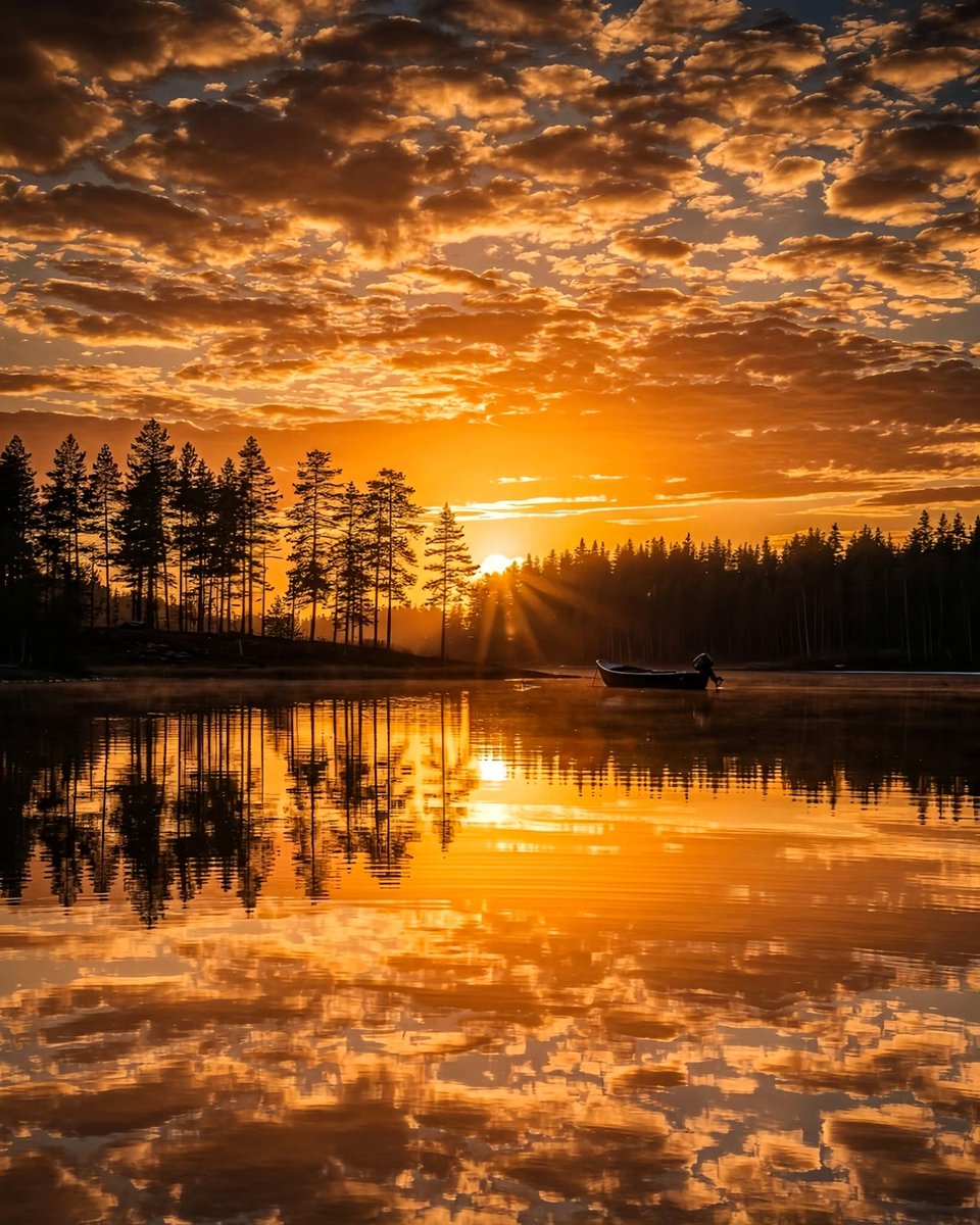 man_dares's tweet photo. Serene lakeside sunset https://t.co/2SNzZP0mMn