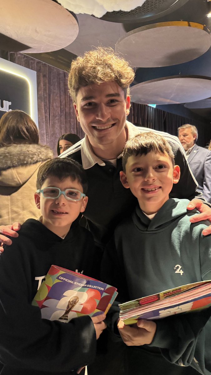 ejf249's tweet photo. julián se volvió de córdoba para el evento del lanzamiento de la marca de enzo🥹 JULIENZO DIOS PATRIA Y FAMILIA https://t.co/TCM3VFSwW5