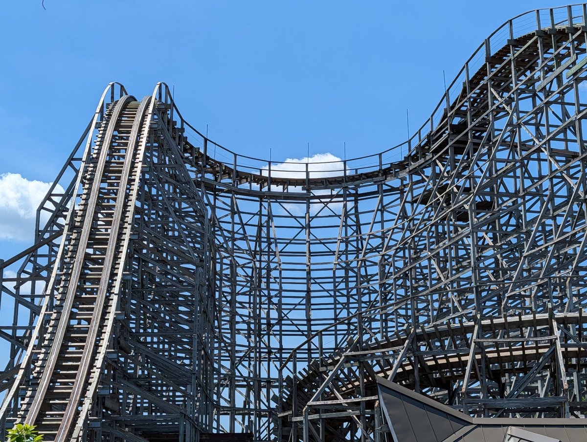 ThomasC_Designs's tweet photo. Day 4, Kentucky Kingdom! Another revisit (and a very quick one at that), but good to see the park continuing it's refresh project. Flying Fox is an excellent addition (if a bit unfinished), definitely the best SFC I've been on https://t.co/jWVFLrv9xD