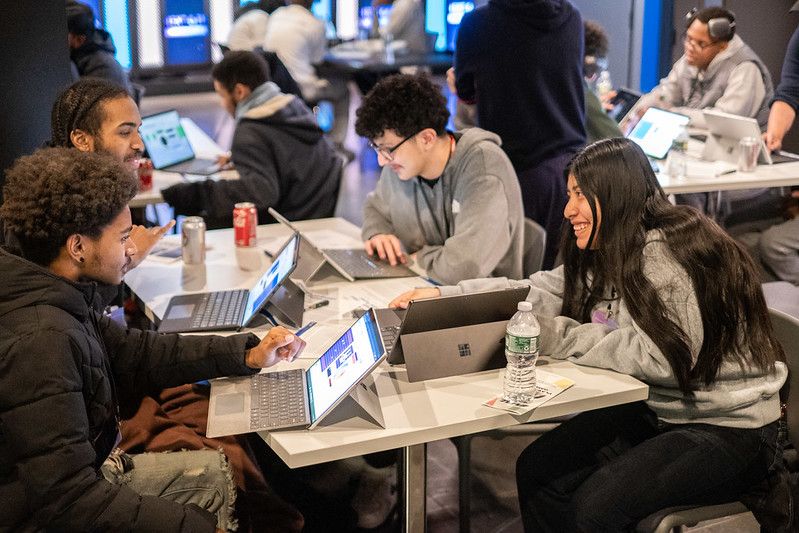 DalioDotOrg's tweet photo. 100+ students. 1 day at Microsoft. Endless innovation. 🎮

@G4C &amp; @UrbanArtsOrg joined forces for the Next Gen Summit, featuring a Unity Engine Game Jam! From pro engines to tabletop design, NYC youth are leveling up. 🚀 https://t.co/oDSGE8Scv2