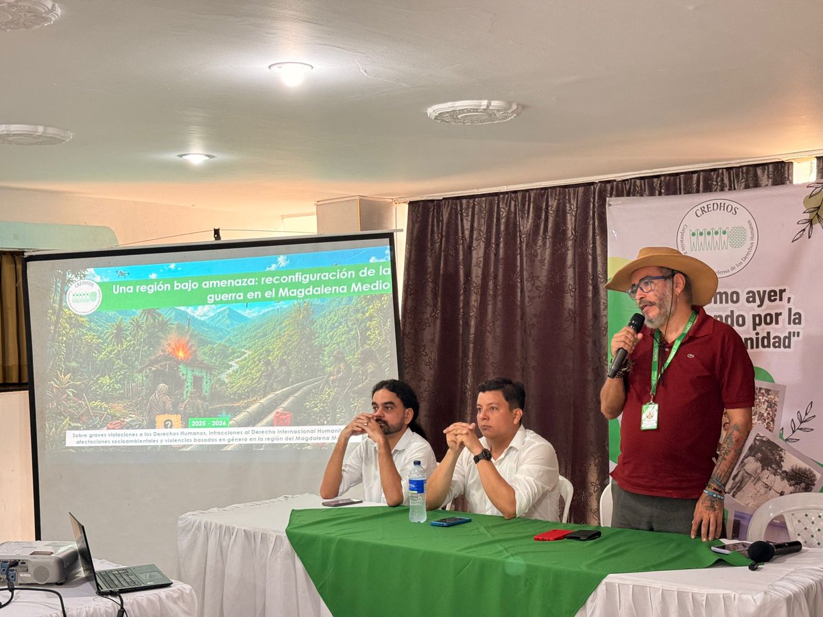 Credhos_Paz's tweet photo. 📢 Iniciamos el lanzamiento del informe “Una región bajo amenaza: reconfiguración de la guerra en el Magdalena Medio”, junto al boletín bimensual marzo–abril 2026.

📍Desde CREDHOS abrimos este espacio para compartir una radiografía rigurosa y necesaria sobre la situación del territorio: graves violaciones a los DDHH, infracciones al DIH, afectaciones socioambientales y violencias basadas en género que continúan impactando al Magdalena Medio.

Estos informes son el resultado de un ejercicio permanente de documentación, seguimiento y análisis territorial, orientado a comprender las dinámicas que atraviesa la región y fortalecer las acciones de prevención, protección e incidencia y no repetición.🕊️💚

#territorio #ddhh #conflicto #magdalenamedio #colombia🇨🇴