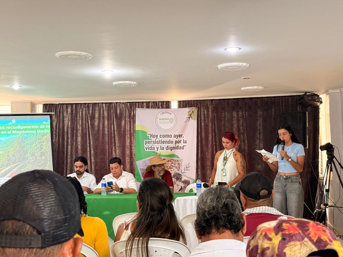 Credhos_Paz's tweet photo. 📢 Iniciamos el lanzamiento del informe “Una región bajo amenaza: reconfiguración de la guerra en el Magdalena Medio”, junto al boletín bimensual marzo–abril 2026.

📍Desde CREDHOS abrimos este espacio para compartir una radiografía rigurosa y necesaria sobre la situación del territorio: graves violaciones a los DDHH, infracciones al DIH, afectaciones socioambientales y violencias basadas en género que continúan impactando al Magdalena Medio.

Estos informes son el resultado de un ejercicio permanente de documentación, seguimiento y análisis territorial, orientado a comprender las dinámicas que atraviesa la región y fortalecer las acciones de prevención, protección e incidencia y no repetición.🕊️💚

#territorio #ddhh #conflicto #magdalenamedio #colombia🇨🇴