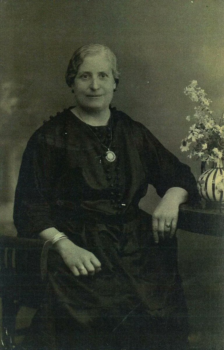 jjmancha1924's tweet photo. ¡Felicidades! 29 de mayo de 2026. El @RayoVallecano cumple 102 años. Hay que ver la que lió doña Prudencia Priego dejando que varios de sus hijos y sus amigos usasen su hogar como sede la Agrupación Deportiva El Rayo. De equipo de chicos de calle a una final europea en Leipzig. https://t.co/nj5iWzDkKS