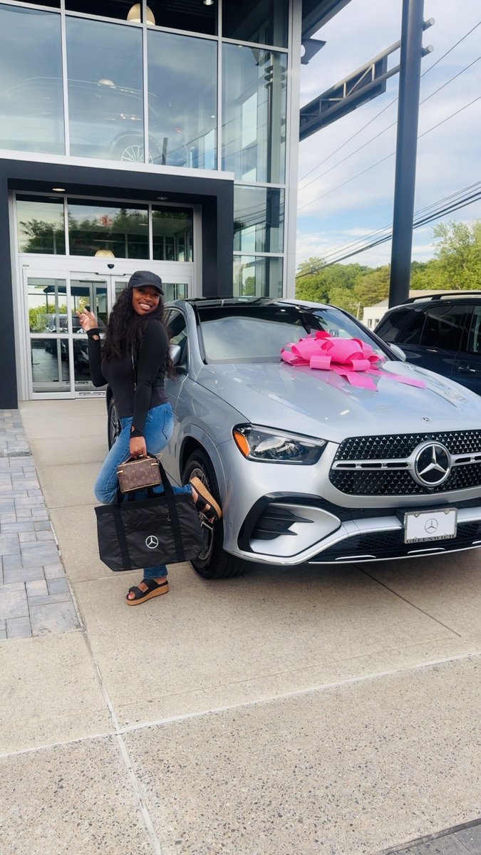 GreenwichBenz's tweet photo. Congratulations, Colisha, on your 2026 Mercedes-Benz GLE 450 Coupe! May you have many happy miles with your new vehicle!
#MercedesBenzOfGreenwich #MercedesBenz #MercedesBenzGLE450Coupe https://t.co/TxcceYfkJY