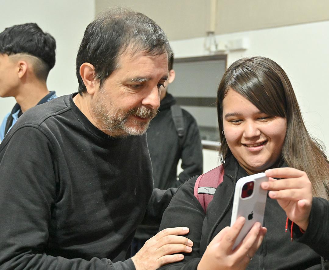 DiegoPerrella's tweet photo. Continúan las visitas de escuelas al Municipio a través del programa La Escuela en la Muni, donde estudiantes del distrito conocen el funcionamiento de distintas áreas y el trabajo que se realiza cada día.

¡Gracias por sumarse!

📚 Inscripciones: https://t.co/xTupQ75r7L https://t.co/y92Gqdrlqg