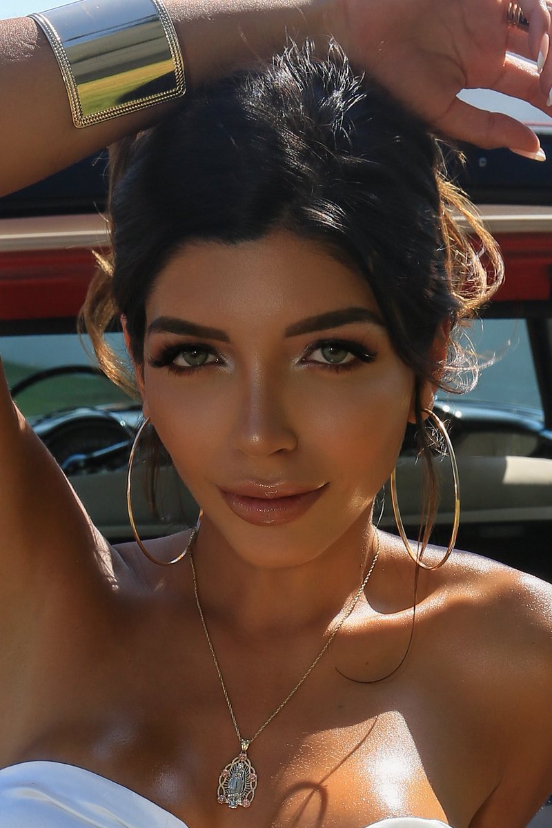 ryandwyerphoto's tweet photo. Maria G 💎💯👩🏽📸
California Photographer | More close-up magic in the replies 👇
#ModelFace #PortraitPhotography #BeautyInFocus #StunningModel #GoldenHourPortrait #CaliforniaPhotography"No filters. No distractions. Just her.@ryandwyerphoto https://t.co/jP950qzSzr