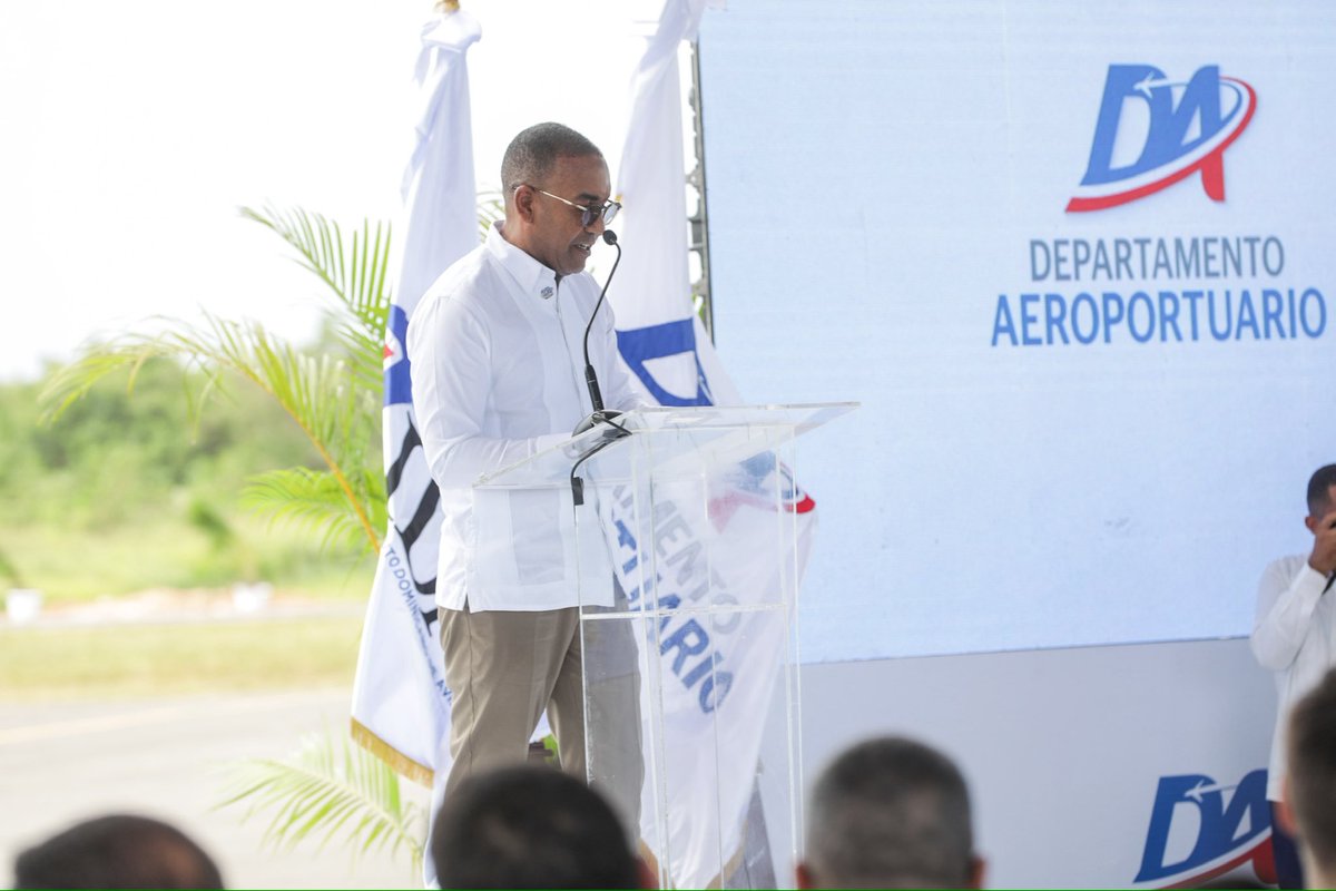 ViceRDo's tweet photo. Como parte de su agenda de este jueves, la vicepresidenta @RaquelPenaVice encabezó la inauguración de la torre de control, así como de los sistemas de comunicación, navegación y ayudas visuales de la pista de la Base Aérea de San Isidro, en Santo Domingo Este, fortaleciendo las capacidades operativas y de seguridad de esta estructura militar.

#RaquelPeña
#VicepresidenciaRD